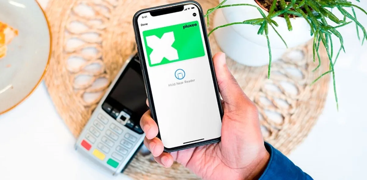 Cartão verde Pluxee na carteira digital: as ecomilhas viram crédito Pluxee Gift para pagar por aproximação (foto: Pluxee)